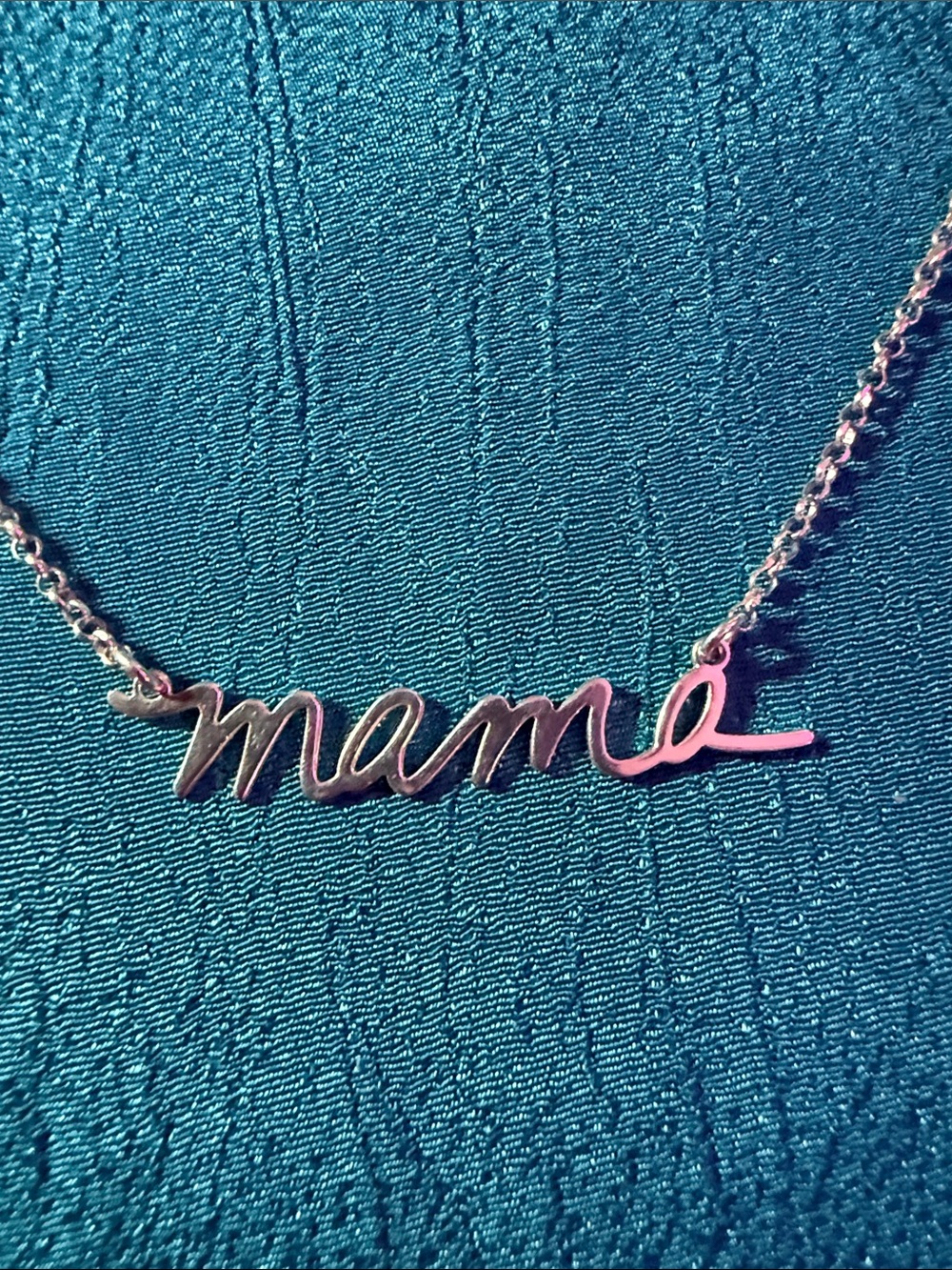 Mama Script Necklace in sterling Silver